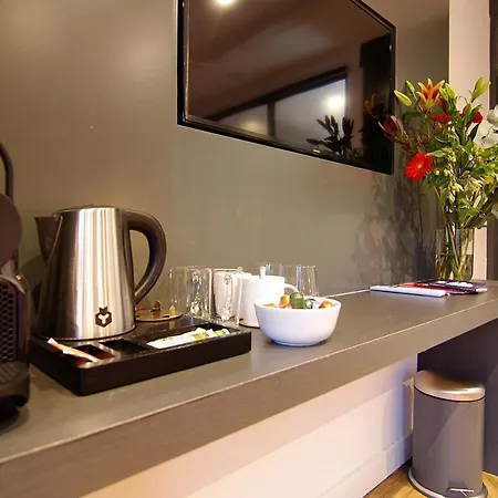 New! 2024 - The Canal Bridge Couette-café Amsterdam