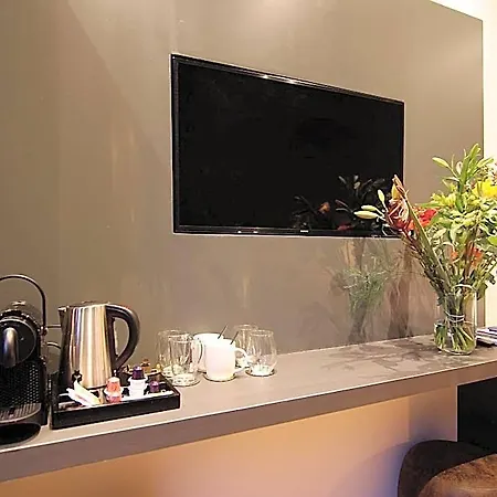 New! 2024 - The Canal Bridge Guest house Amsterdam