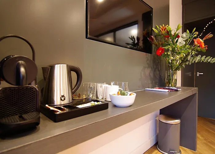 New! 2024 - The Canal Bridge Bed & Breakfast Amsterdam