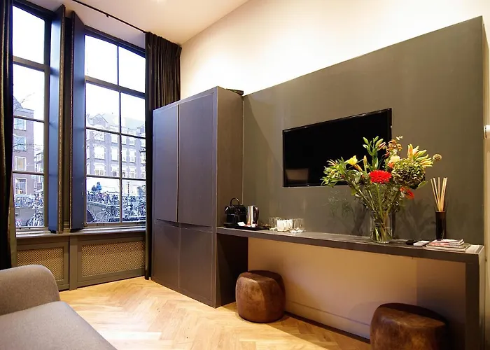 New! 2024 - The Canal Bridge Bed & Breakfast Amsterdam