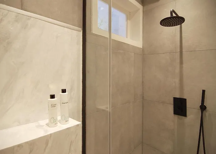 New! 2024 - The Canal Bridge Bed & Breakfast Amsterdam